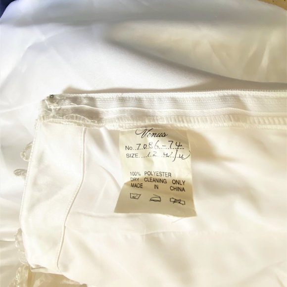NWT Sz 12 Venus White Long Sleeve Satin Wedding - Picture 10 of 10